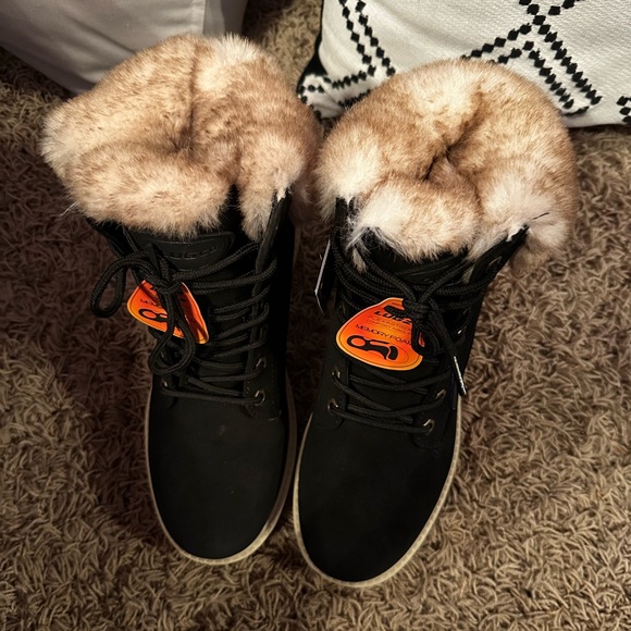 Fuzzy boots - Picture 3 of 5